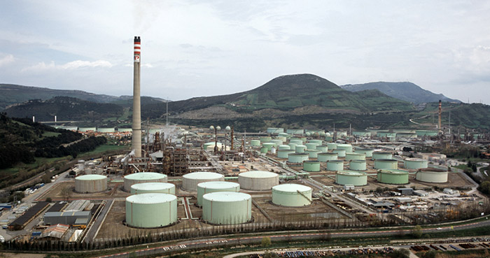 Vista aérea del complejo industrial Petronor